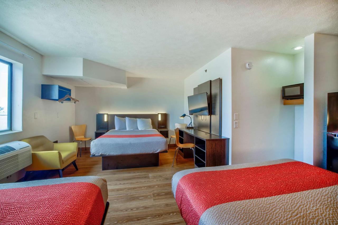 6-percival, Ia Hotel